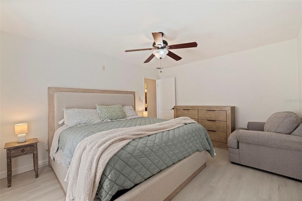 For Sale: $389,000 (3 beds, 2 baths, 1030 Square Feet)