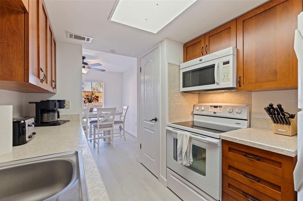 For Sale: $389,000 (3 beds, 2 baths, 1030 Square Feet)