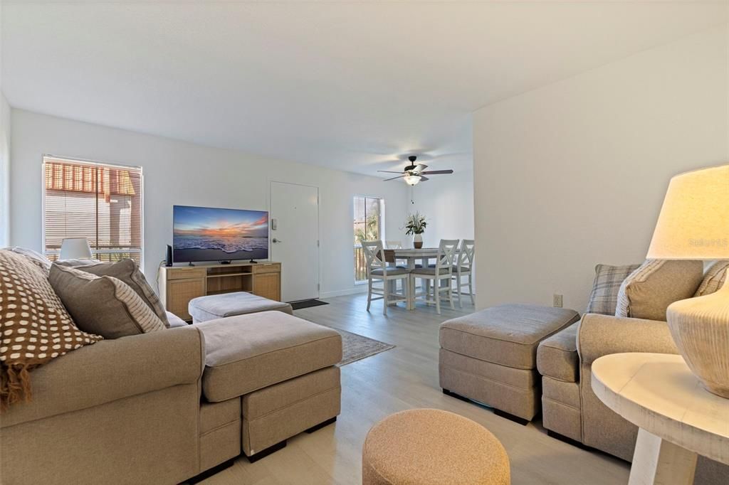 For Sale: $389,000 (3 beds, 2 baths, 1030 Square Feet)