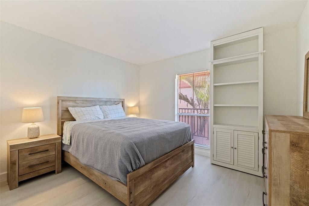 For Sale: $389,000 (3 beds, 2 baths, 1030 Square Feet)