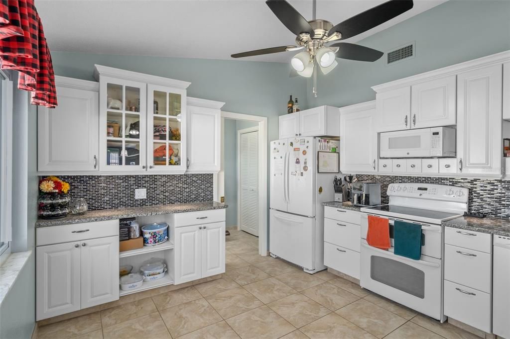 Под контрактом: $290,000 (2 спален, 2 ванн, 1603 Квадратных фут)