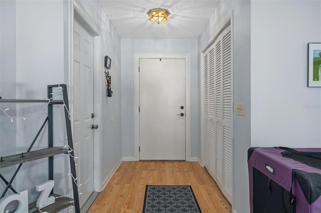 Под контрактом: $290,000 (2 спален, 2 ванн, 1603 Квадратных фут)