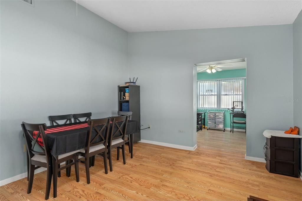 Под контрактом: $290,000 (2 спален, 2 ванн, 1603 Квадратных фут)