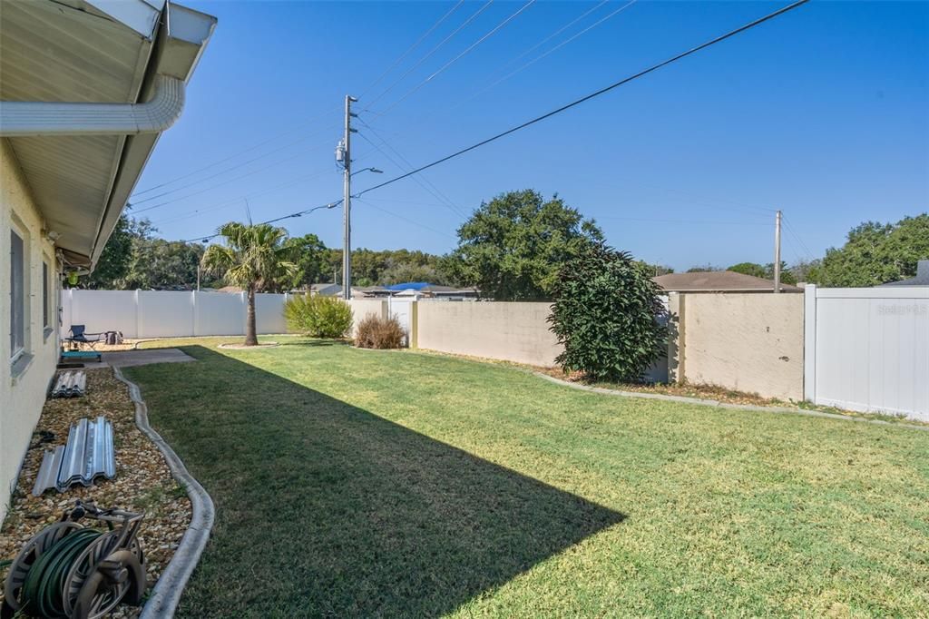 Под контрактом: $290,000 (2 спален, 2 ванн, 1603 Квадратных фут)