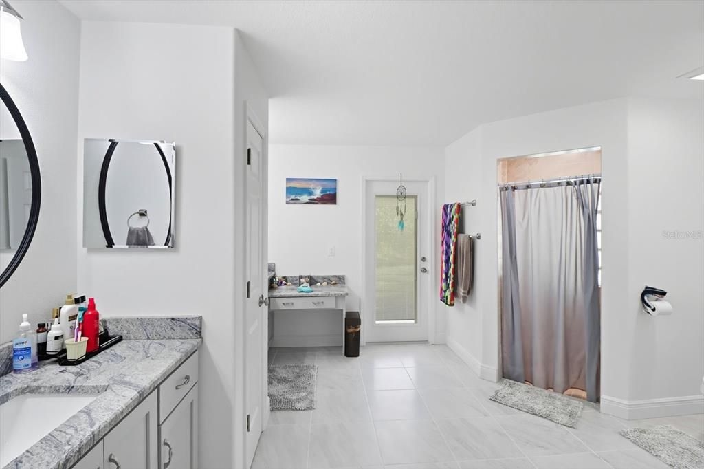 待售: $799,900 (3 贝兹, 2 浴室, 2065 平方英尺)