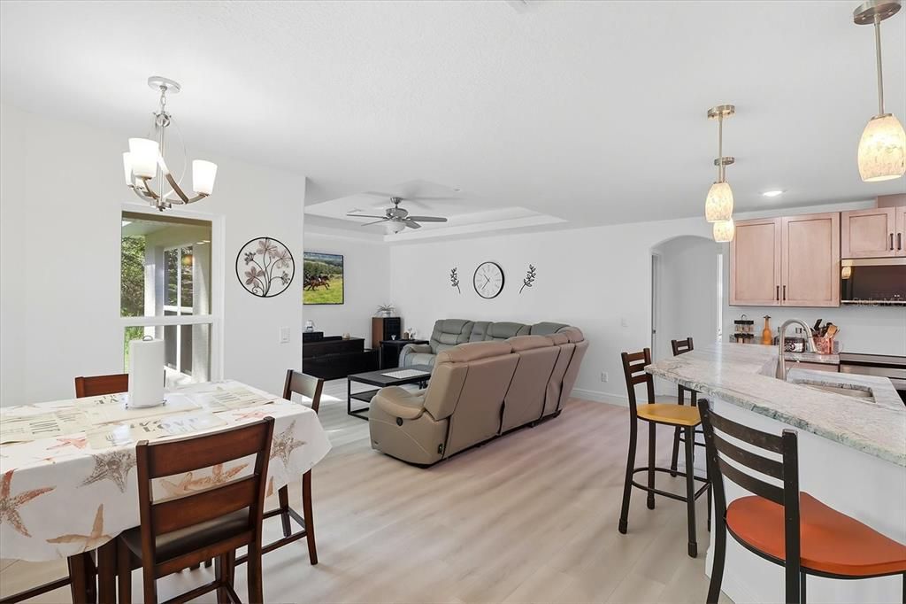 待售: $799,900 (3 贝兹, 2 浴室, 2065 平方英尺)