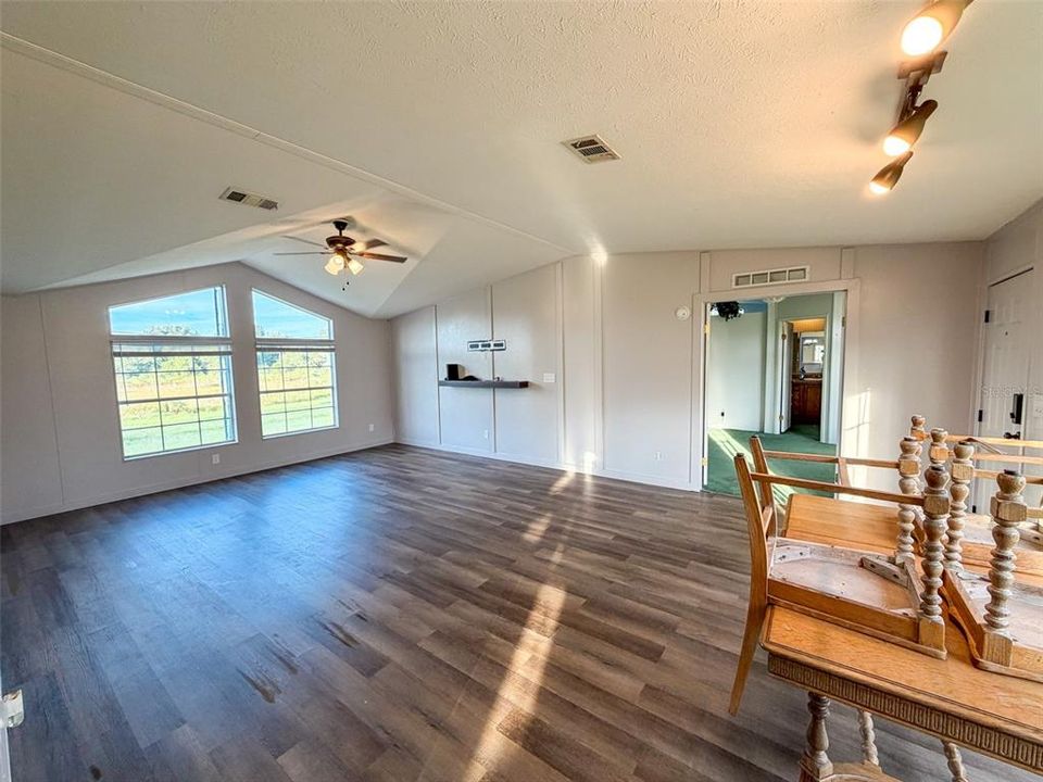 For Sale: $515,000 (4 beds, 4 baths, 2156 Square Feet)