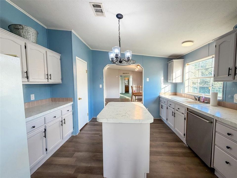 For Sale: $515,000 (4 beds, 4 baths, 2156 Square Feet)