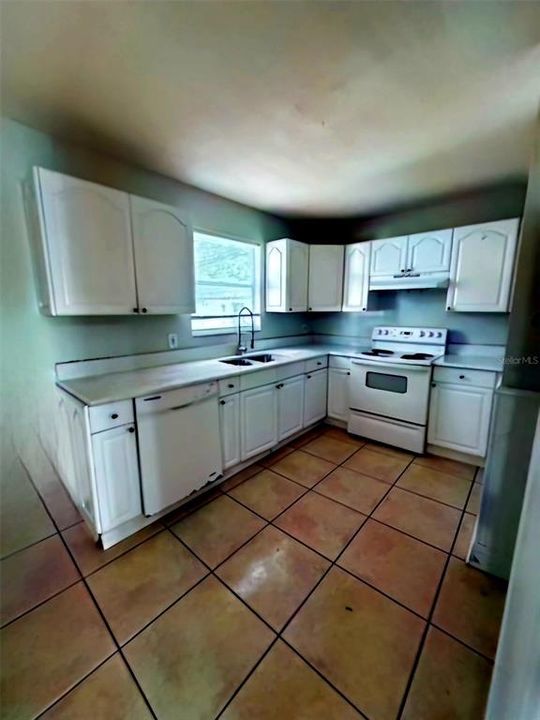 For Sale: $219,900 (3 beds, 1 baths, 954 Square Feet)