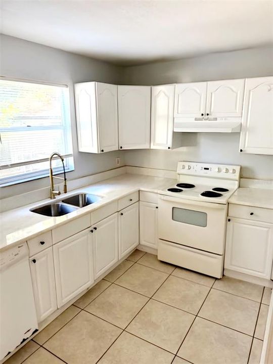 For Sale: $219,900 (3 beds, 1 baths, 954 Square Feet)