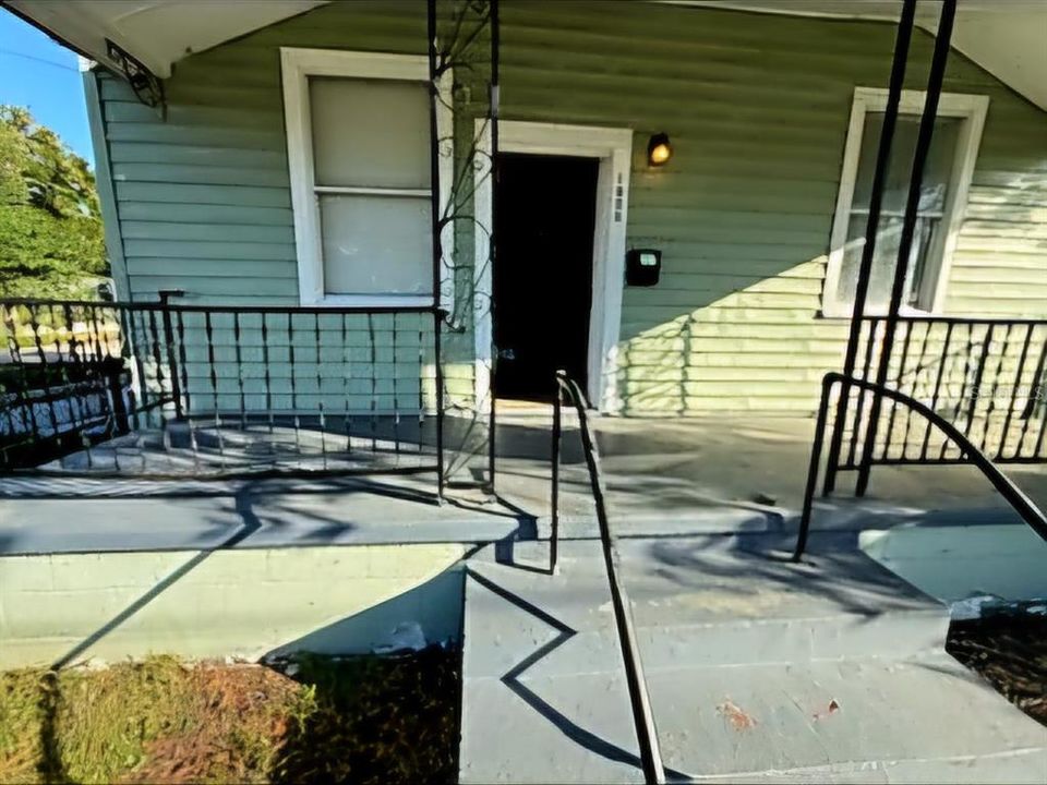 For Sale: $219,900 (3 beds, 1 baths, 954 Square Feet)