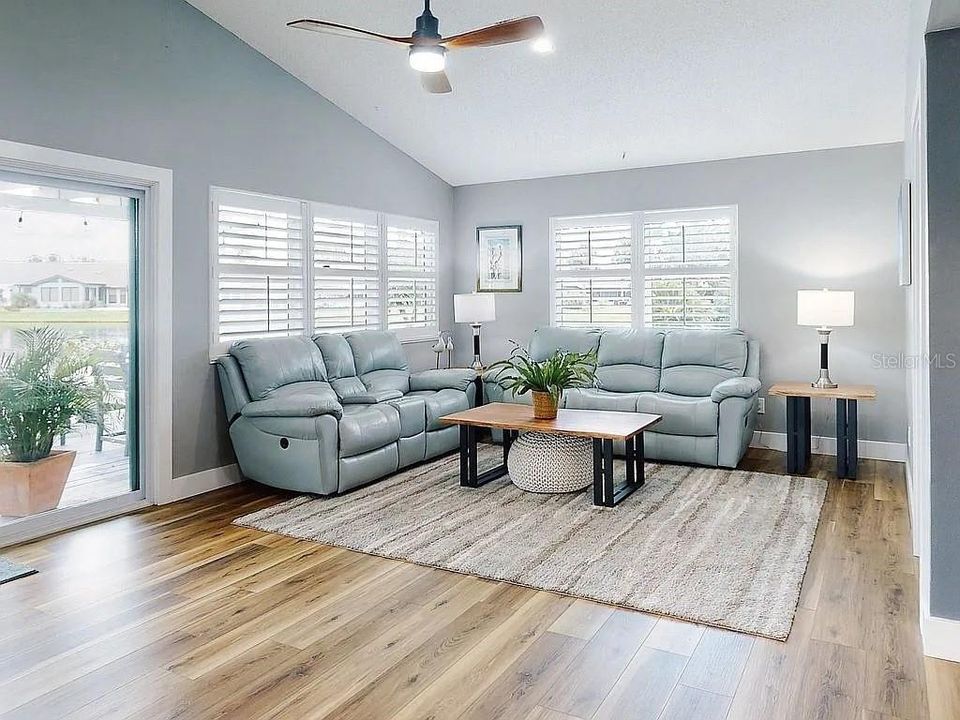 На продажу: $434,500 (3 спален, 2 ванн, 1764 Квадратных фут)