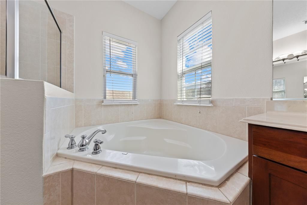 For Rent: $3,200 (4 beds, 3 baths, 2420 Square Feet)