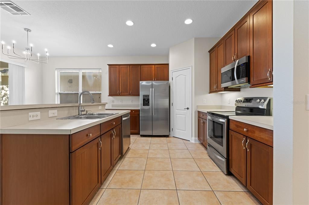 For Rent: $3,200 (4 beds, 3 baths, 2420 Square Feet)