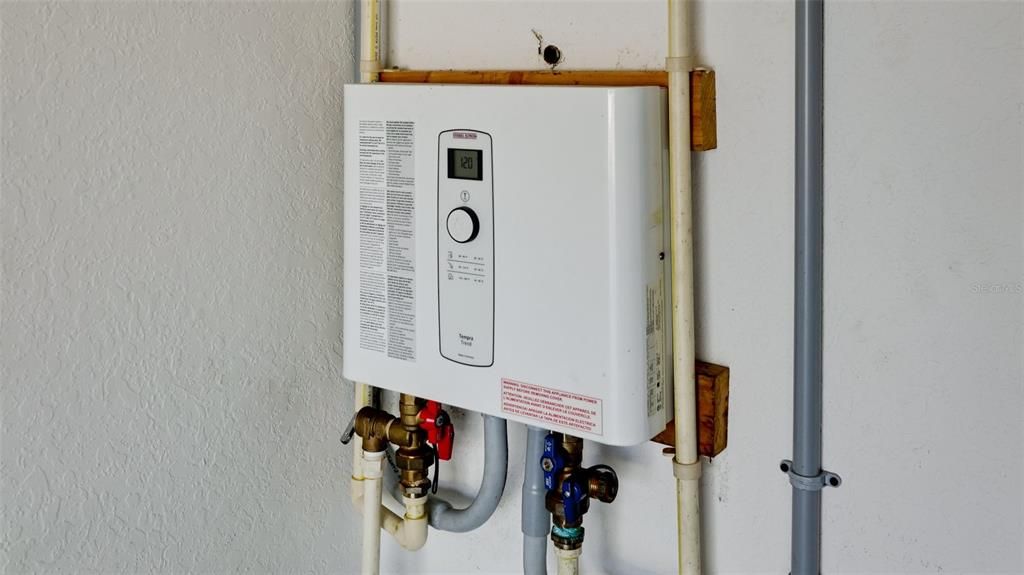 Active With Contract: $565,000 (3 beds, 2 baths, 1889 Square Feet)