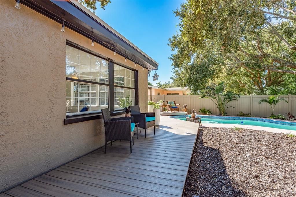 合同活跃: $375,000 (2 贝兹, 1 浴室, 1398 平方英尺)