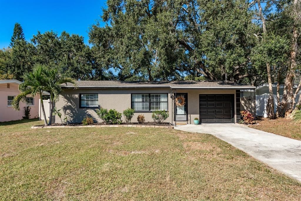 合同活跃: $375,000 (2 贝兹, 1 浴室, 1398 平方英尺)