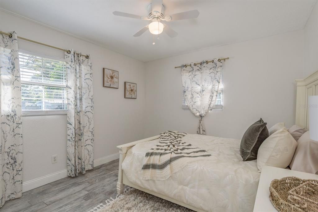 合同活跃: $375,000 (2 贝兹, 1 浴室, 1398 平方英尺)