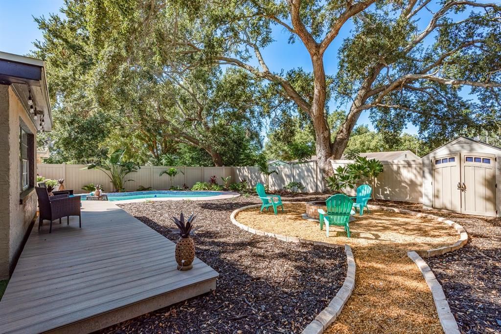 合同活跃: $375,000 (2 贝兹, 1 浴室, 1398 平方英尺)