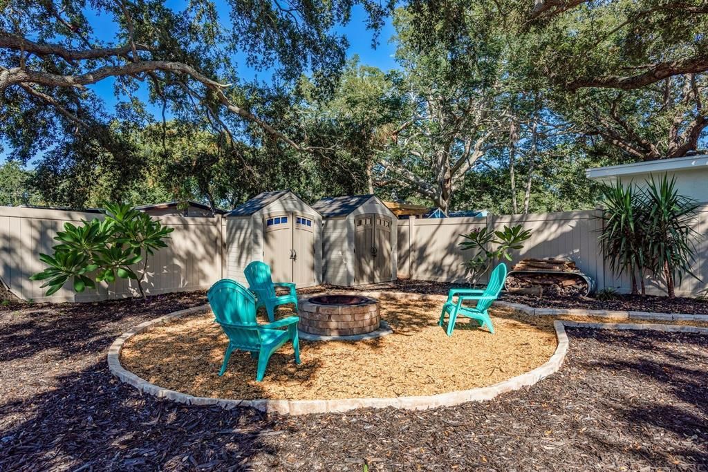 合同活跃: $375,000 (2 贝兹, 1 浴室, 1398 平方英尺)