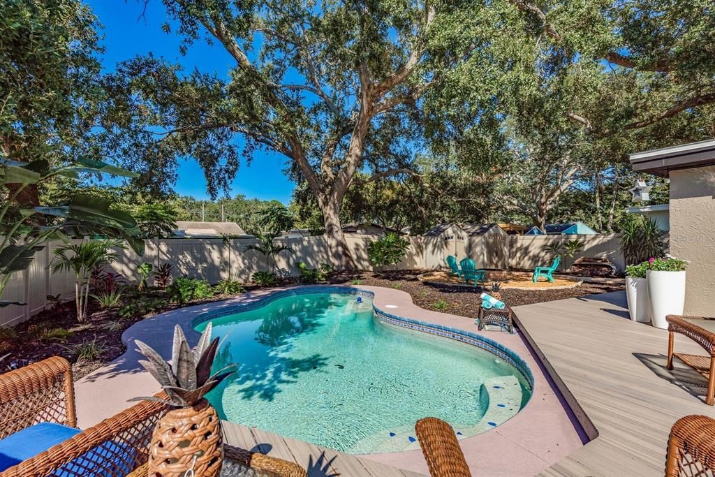 合同活跃: $375,000 (2 贝兹, 1 浴室, 1398 平方英尺)