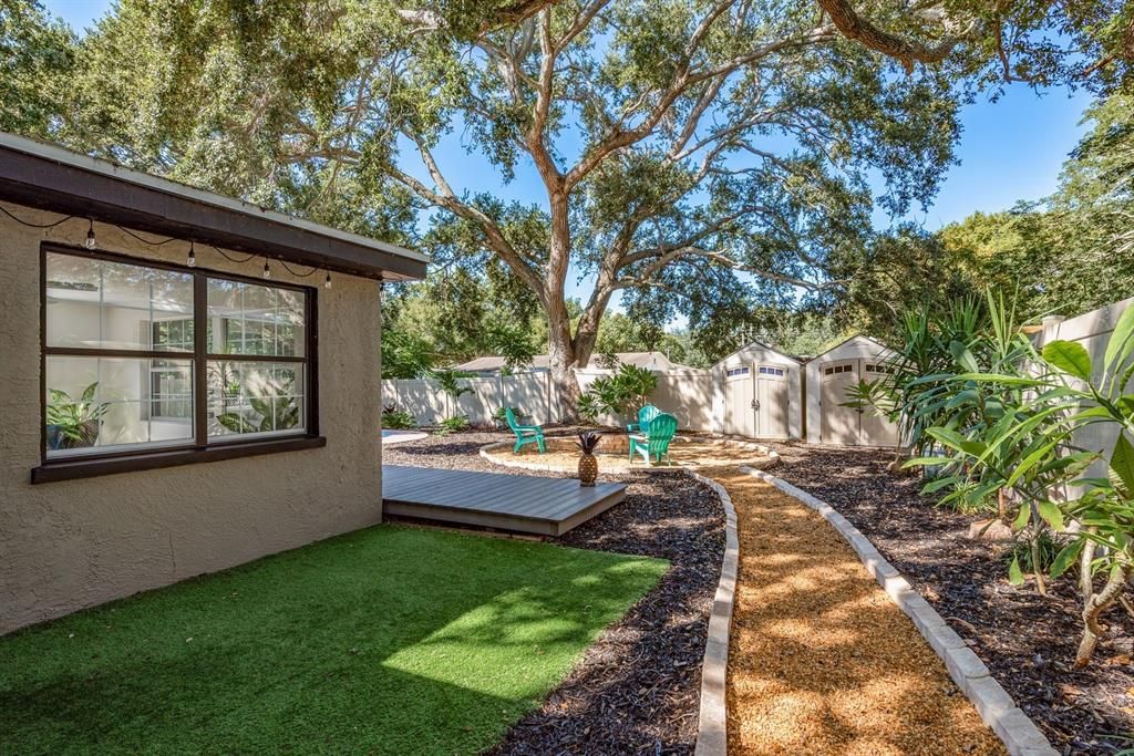 合同活跃: $375,000 (2 贝兹, 1 浴室, 1398 平方英尺)