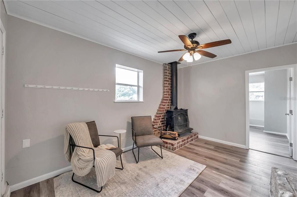 For Sale: $375,000 (4 beds, 2 baths, 1365 Square Feet)