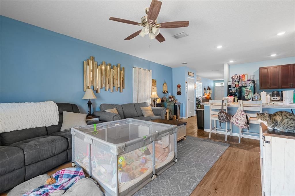 For Sale: $280,000 (3 beds, 2 baths, 1516 Square Feet)