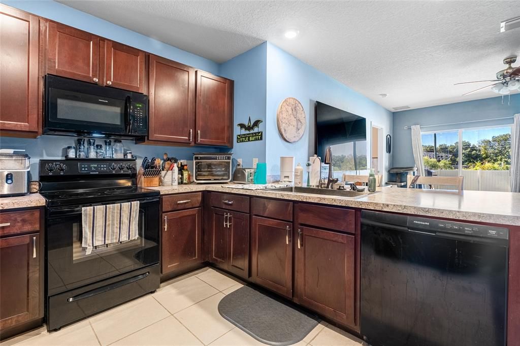 For Sale: $280,000 (3 beds, 2 baths, 1516 Square Feet)