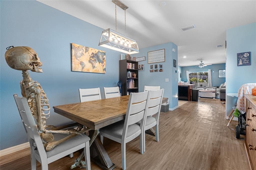 For Sale: $280,000 (3 beds, 2 baths, 1516 Square Feet)