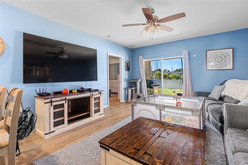 For Sale: $280,000 (3 beds, 2 baths, 1516 Square Feet)