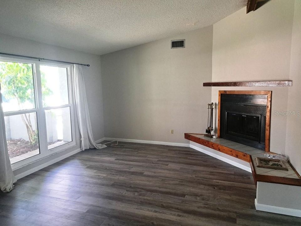 For Rent: $2,500 (3 beds, 2 baths, 1411 Square Feet)
