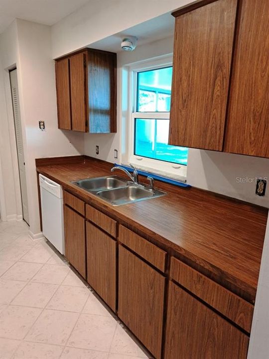 For Rent: $2,500 (3 beds, 2 baths, 1411 Square Feet)