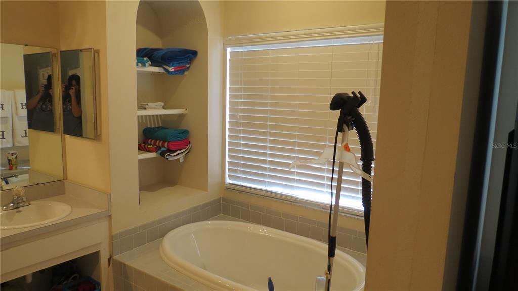 Active With Contract: $423,000 (4 beds, 2 baths, 2130 Square Feet)