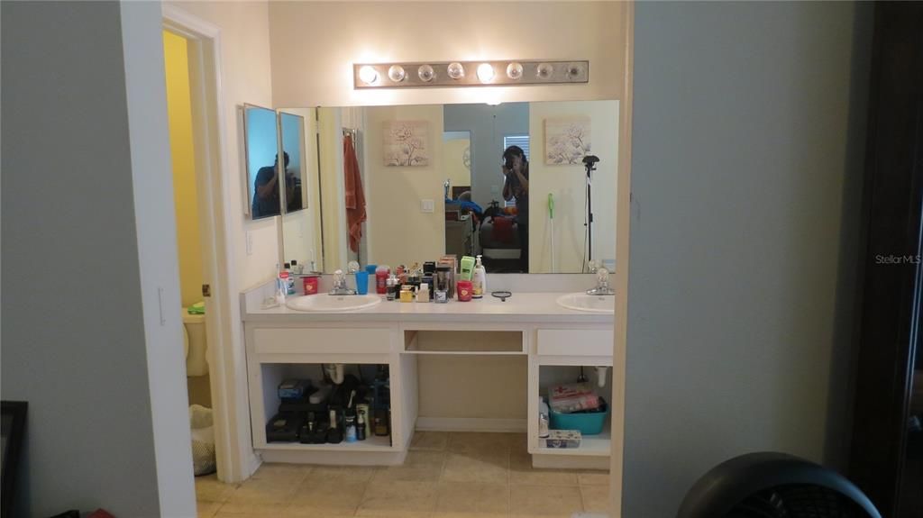 Active With Contract: $423,000 (4 beds, 2 baths, 2130 Square Feet)