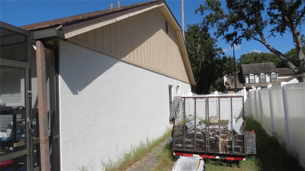 Active With Contract: $423,000 (4 beds, 2 baths, 2130 Square Feet)