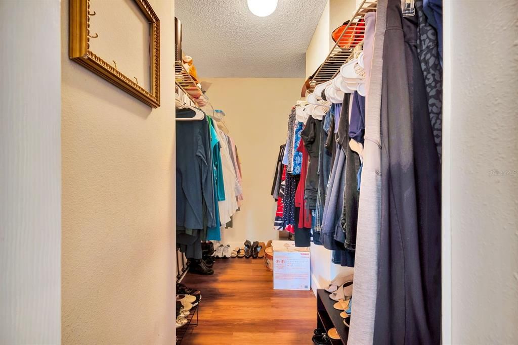 For Sale: $185,000 (2 beds, 2 baths, 942 Square Feet)