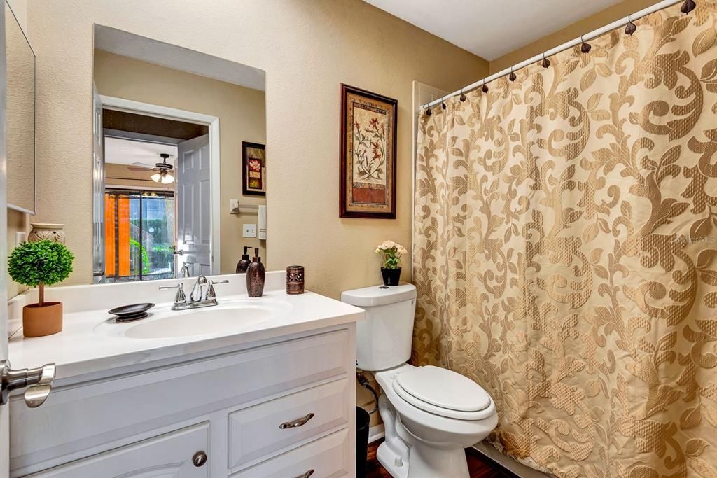 For Sale: $185,000 (2 beds, 2 baths, 942 Square Feet)