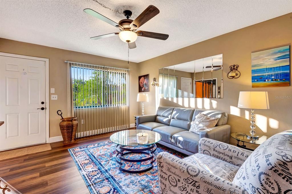 For Sale: $185,000 (2 beds, 2 baths, 942 Square Feet)