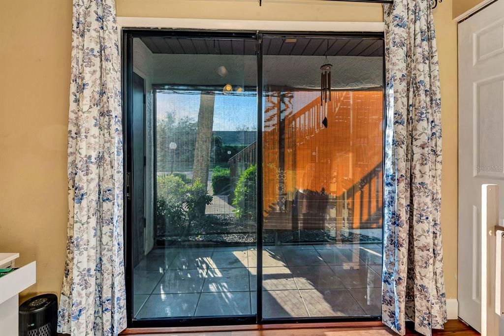 For Sale: $185,000 (2 beds, 2 baths, 942 Square Feet)