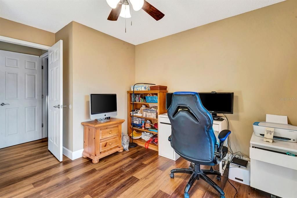 For Sale: $185,000 (2 beds, 2 baths, 942 Square Feet)