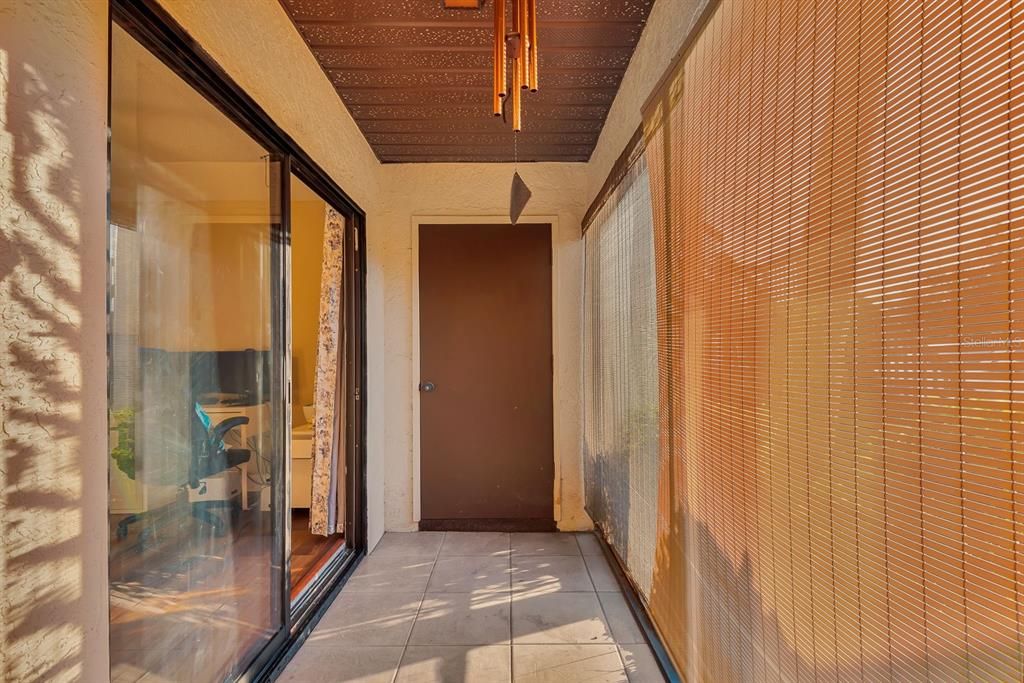 For Sale: $185,000 (2 beds, 2 baths, 942 Square Feet)