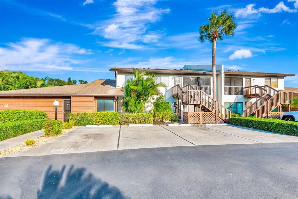 For Sale: $185,000 (2 beds, 2 baths, 942 Square Feet)