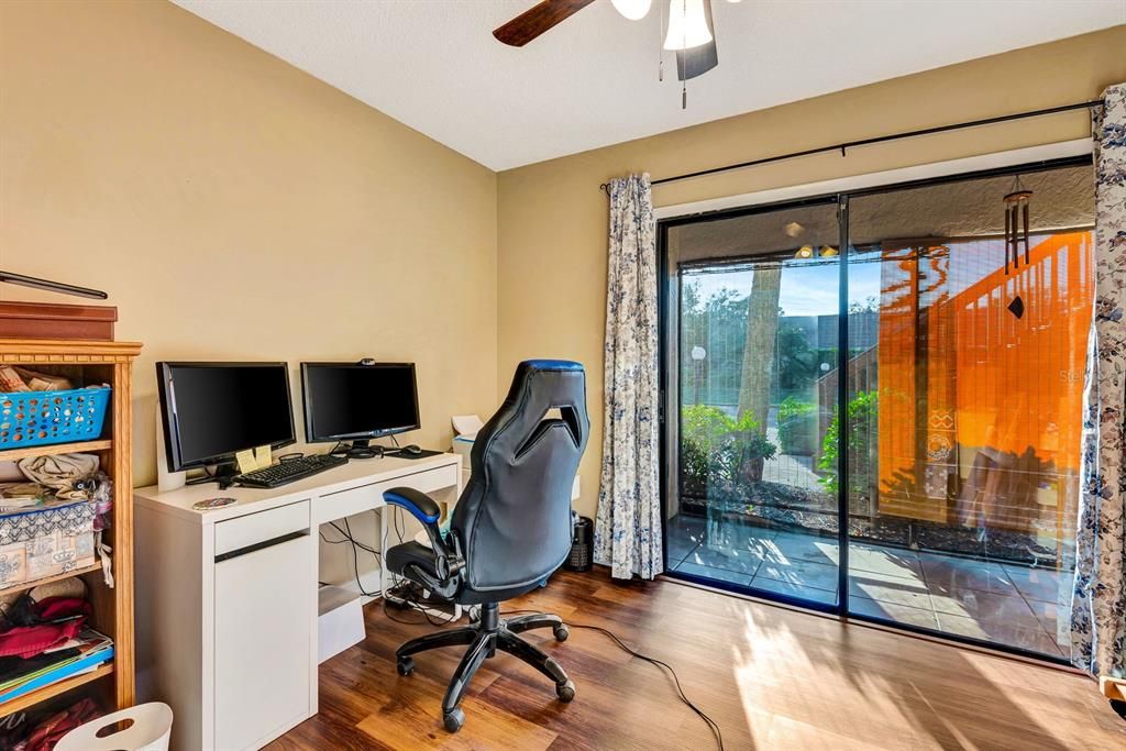 For Sale: $185,000 (2 beds, 2 baths, 942 Square Feet)