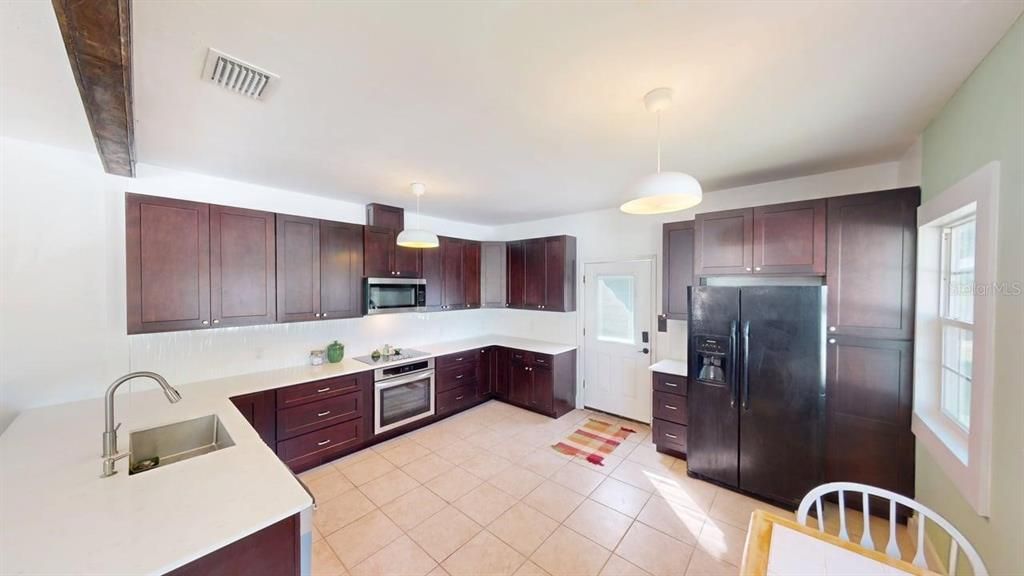 Active With Contract: $340,000 (2 beds, 2 baths, 1210 Square Feet)