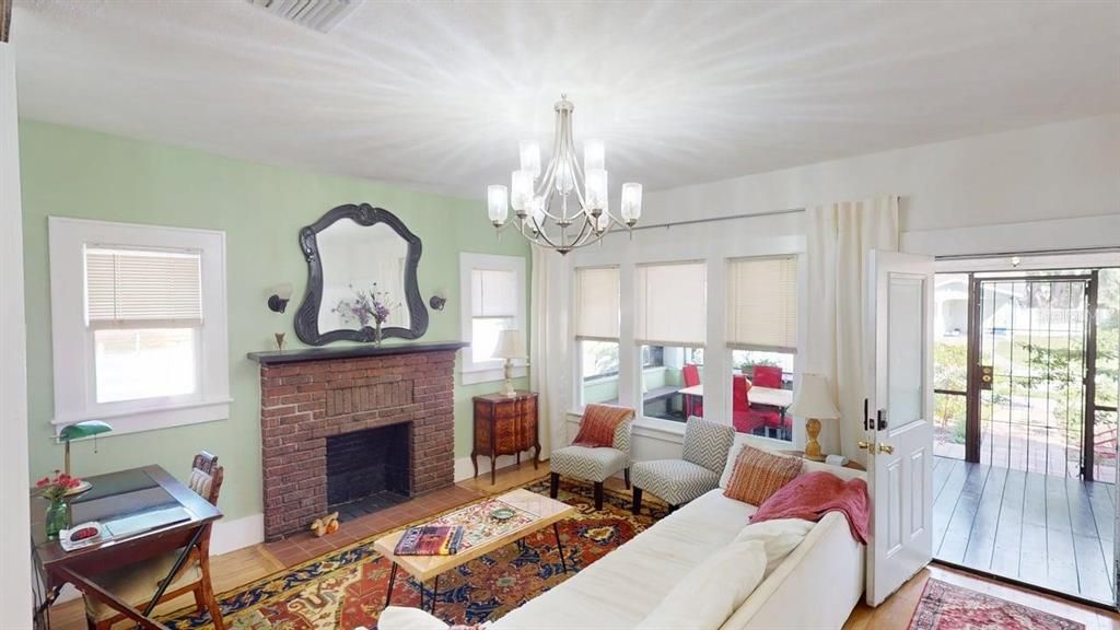 Active With Contract: $340,000 (2 beds, 2 baths, 1210 Square Feet)