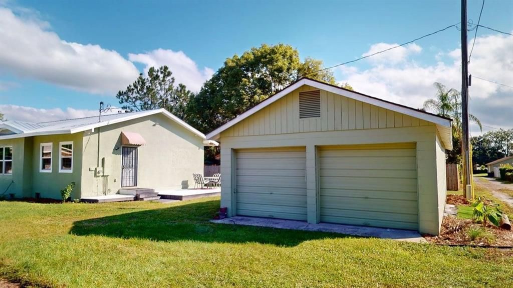 Active With Contract: $340,000 (2 beds, 2 baths, 1210 Square Feet)