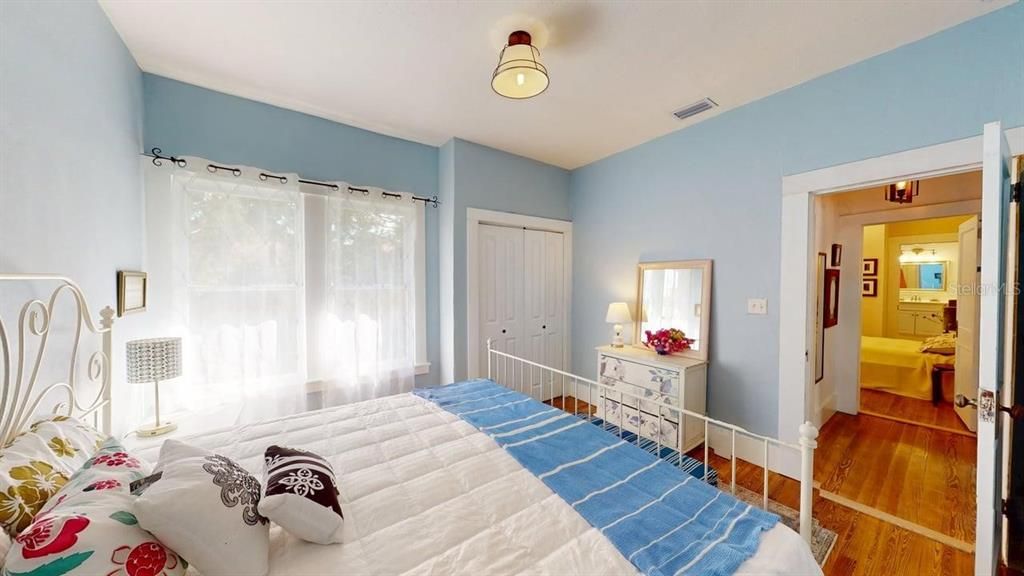 Active With Contract: $340,000 (2 beds, 2 baths, 1210 Square Feet)