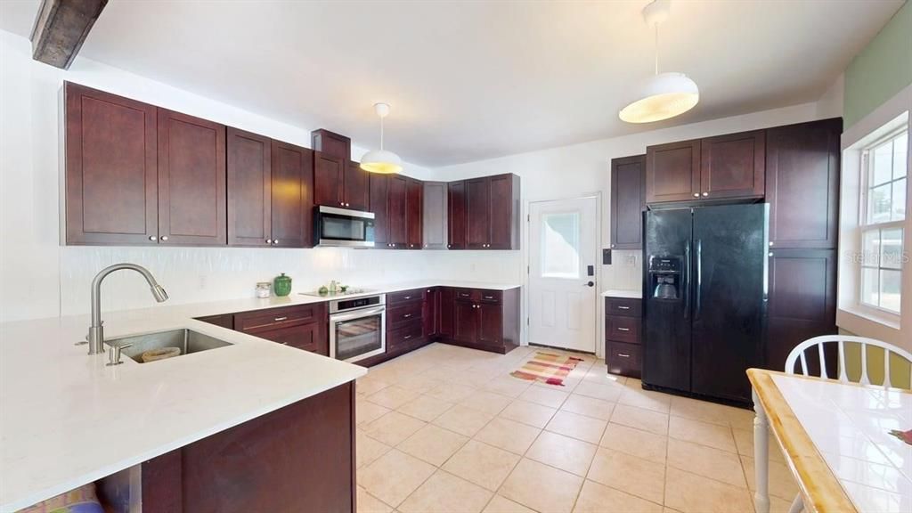 Active With Contract: $340,000 (2 beds, 2 baths, 1210 Square Feet)