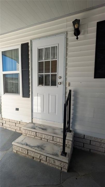 For Sale: $132,000 (2 beds, 2 baths, 896 Square Feet)